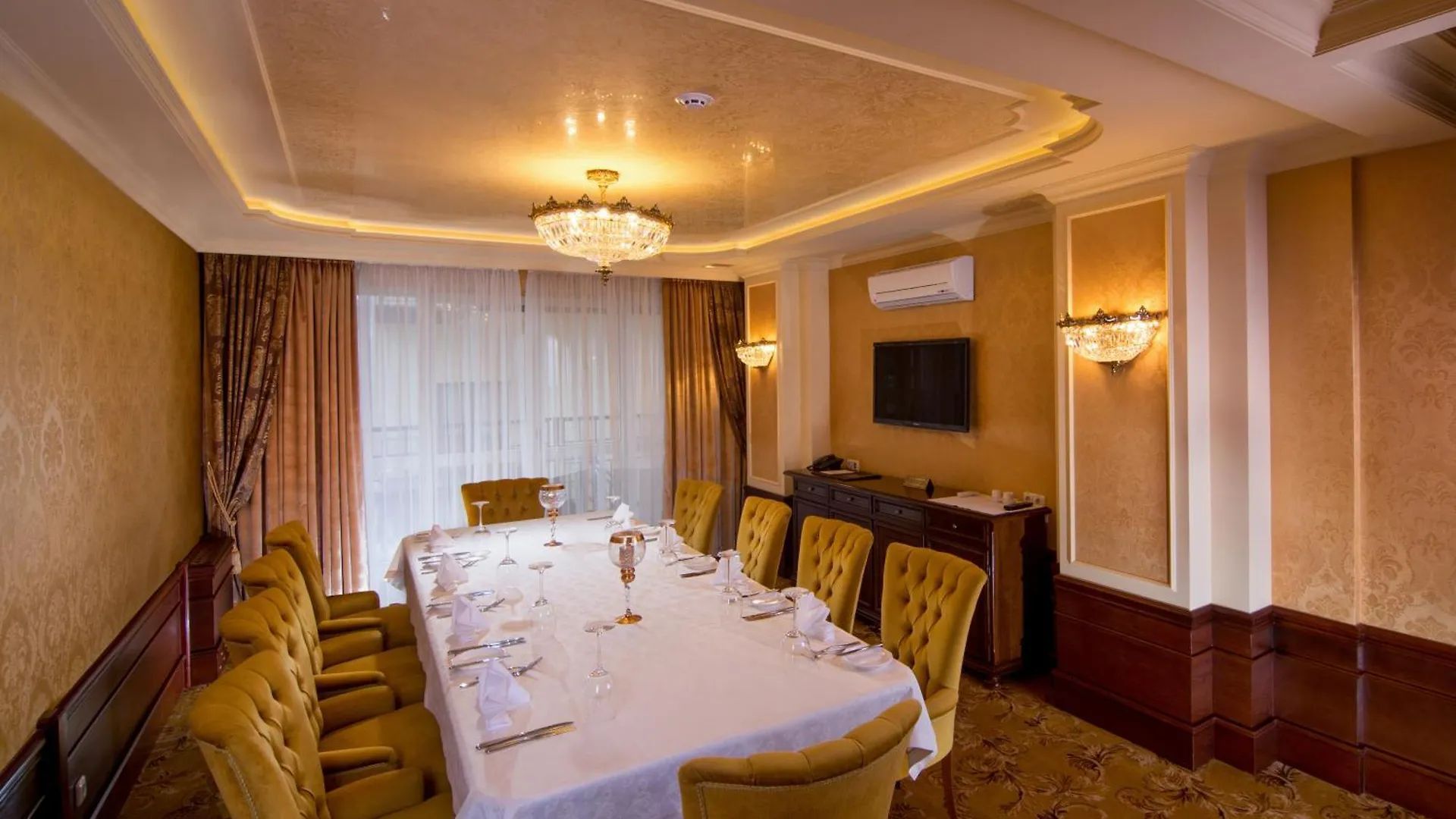 Nobilis Hotel Leopoli 5*,  Ucraina